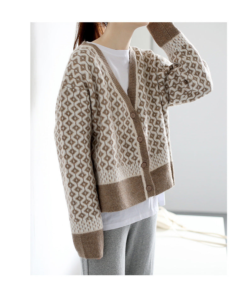 Kvinne elegant cardigan med geometrisk mønster og knappdetaljer Skjora