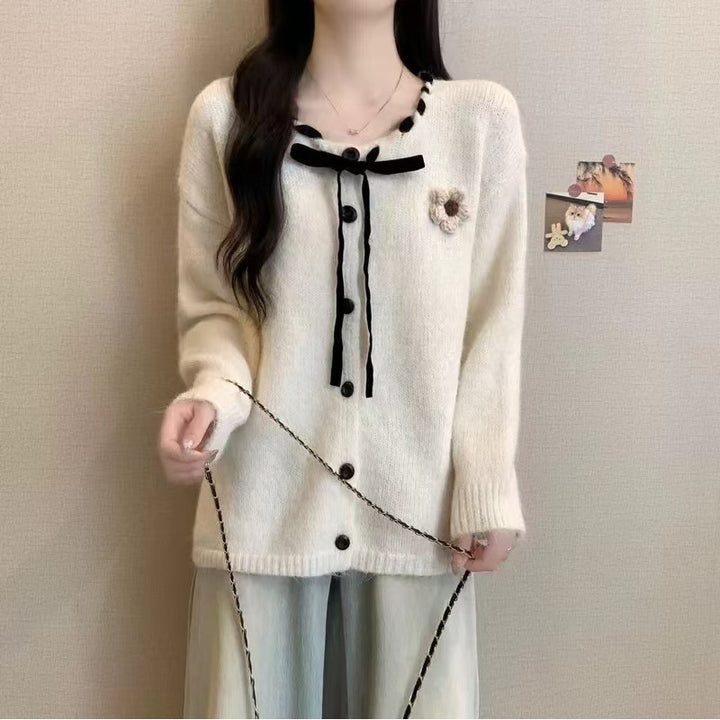 Kvinnes Cozy Cardigan med Fasionabel Krage og Knapper Detaljer Skjora