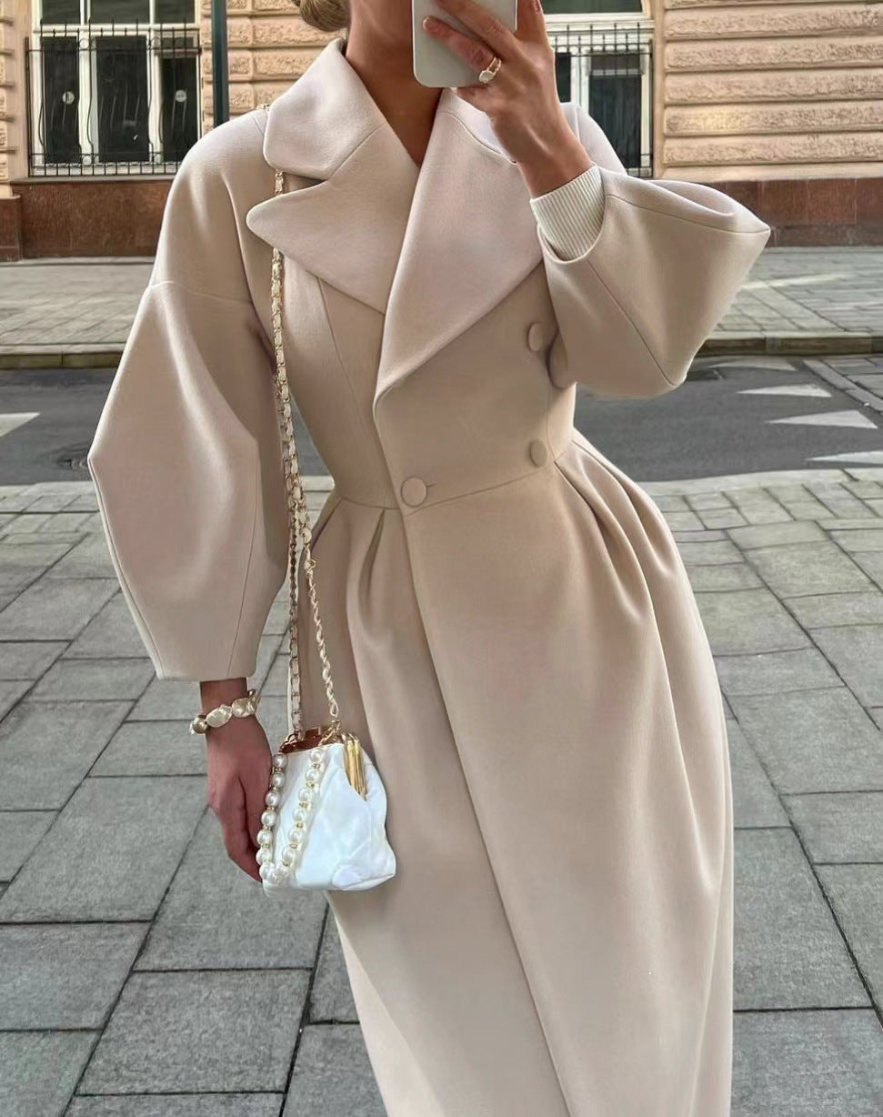 Kvinne Elegant Trenchcoat med Skreddersydd Passform og Sidesplit Skjora
