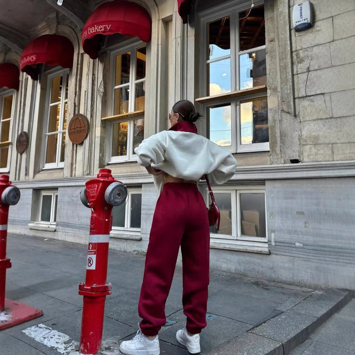 Kvinnes fleece sweatshirt med høy krage og praktiske sidelommer Skjora