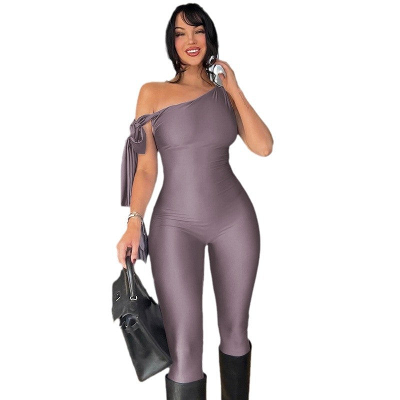 Damer elegant off-shoulder jumpsuit med figursydd snitt og stilfull knute Skjora