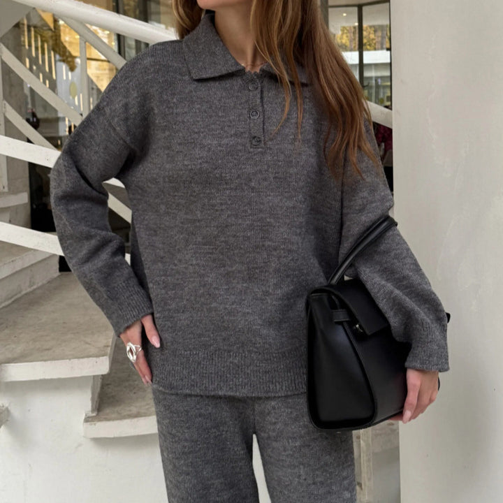 Kvinnes strikket loungewear-sett med elegant snitt og behagelig mykt materiale Skjora