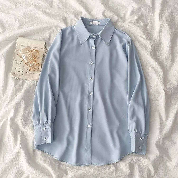 Kvinnens elegante bluse med voluminøse ermer Skjora