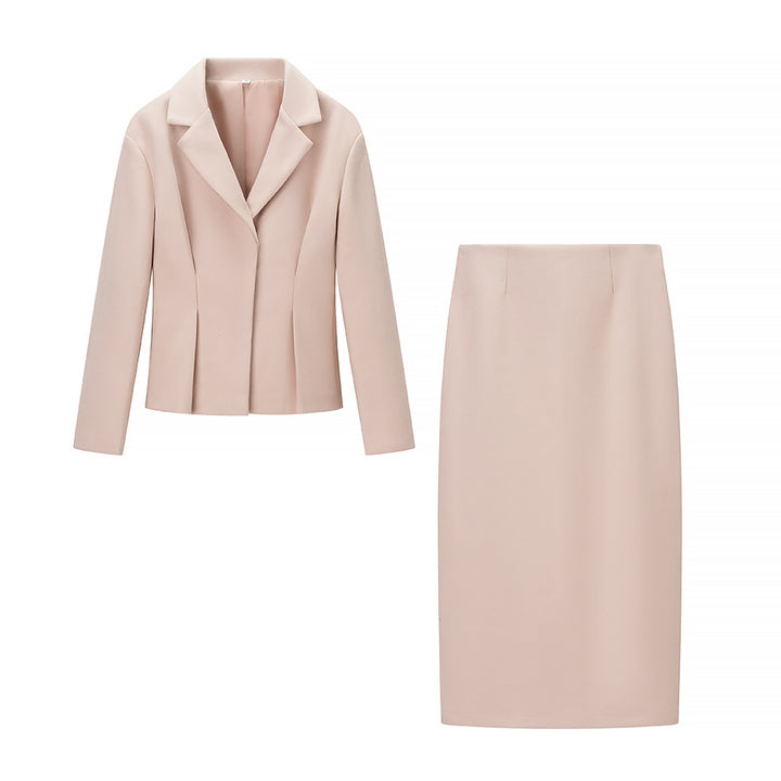 Kvinne kontor dress i en elegant snitt med en tilpasset blazer og blyantskjørt Skjora