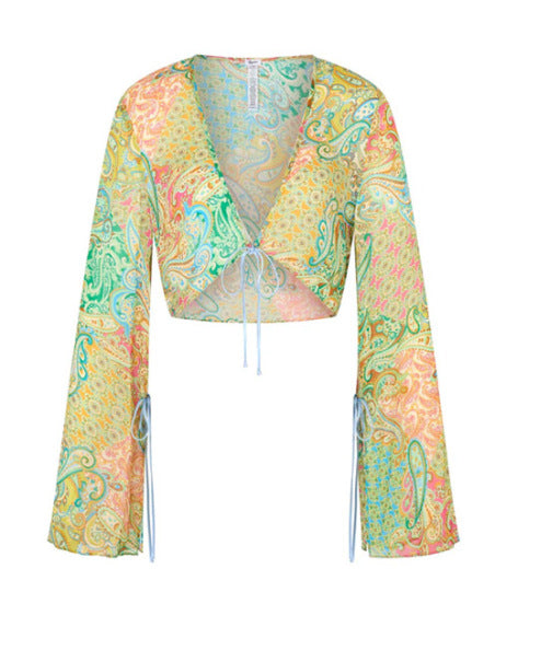 Dame cropped bluse med vid arm og lekent paisleymønster Skjora
