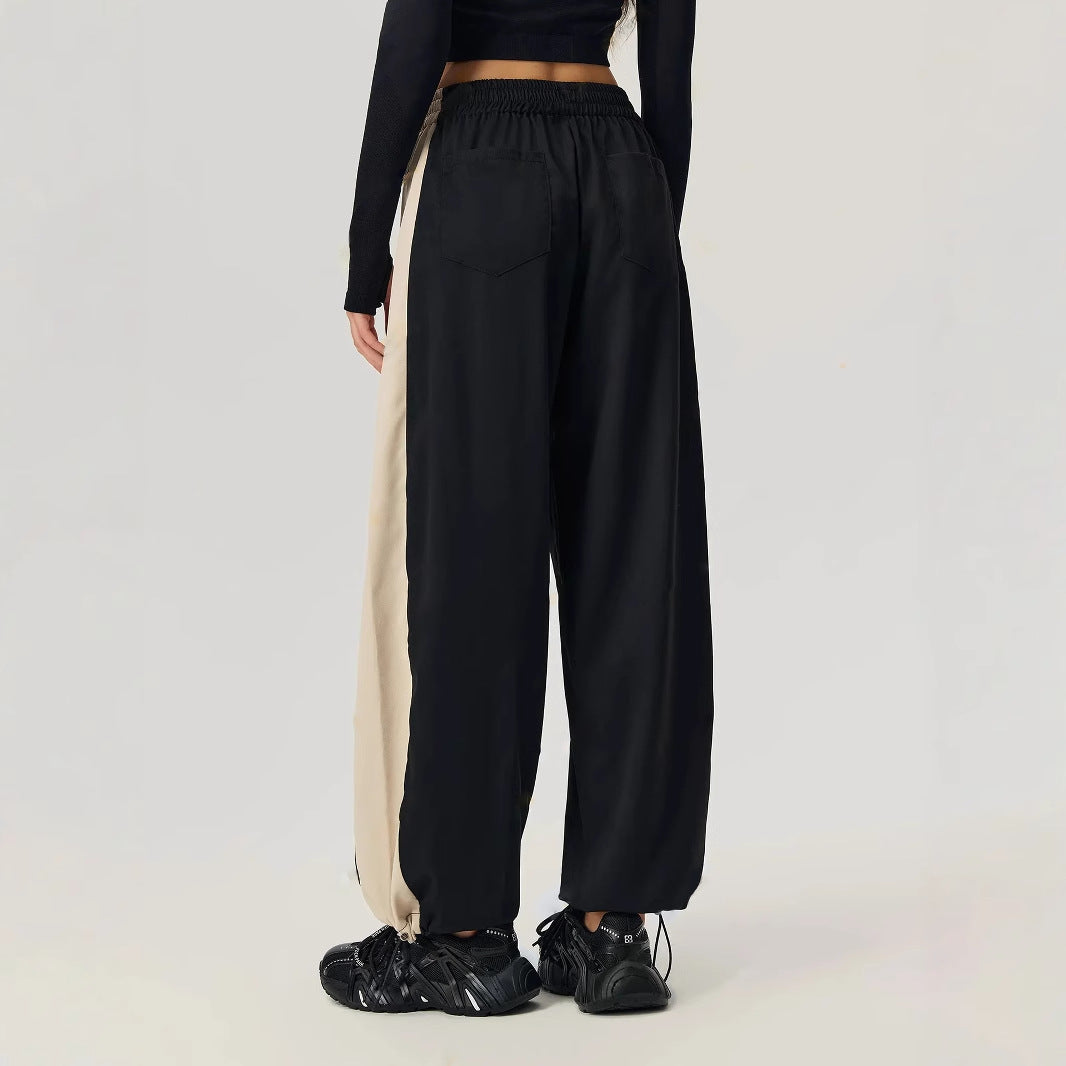 Kvinnenes sporty fritidsbukser med trendy snitt og sidekontrastpaneler Skjora