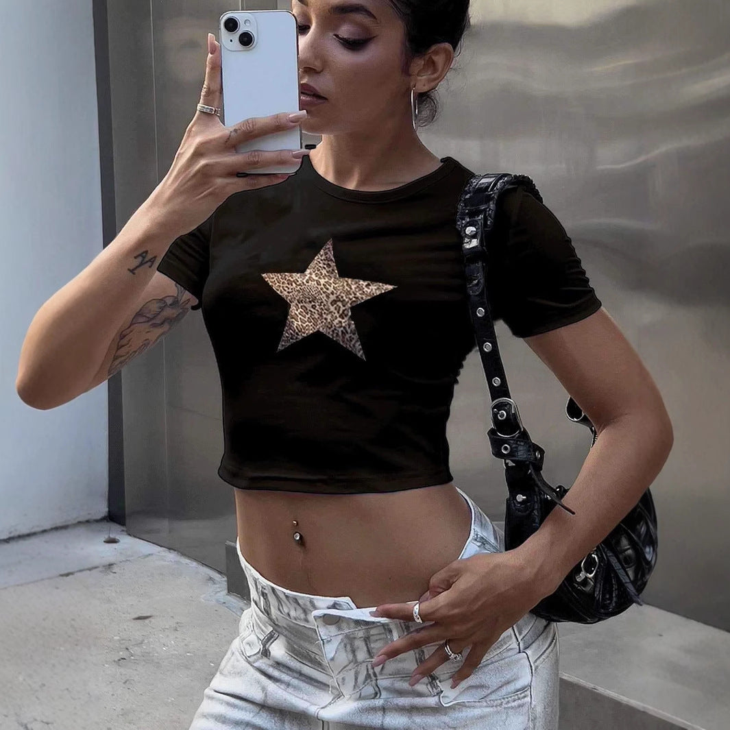 Dame Crop-T-skjorte med stilfullt leopardstjernedesign Skjora