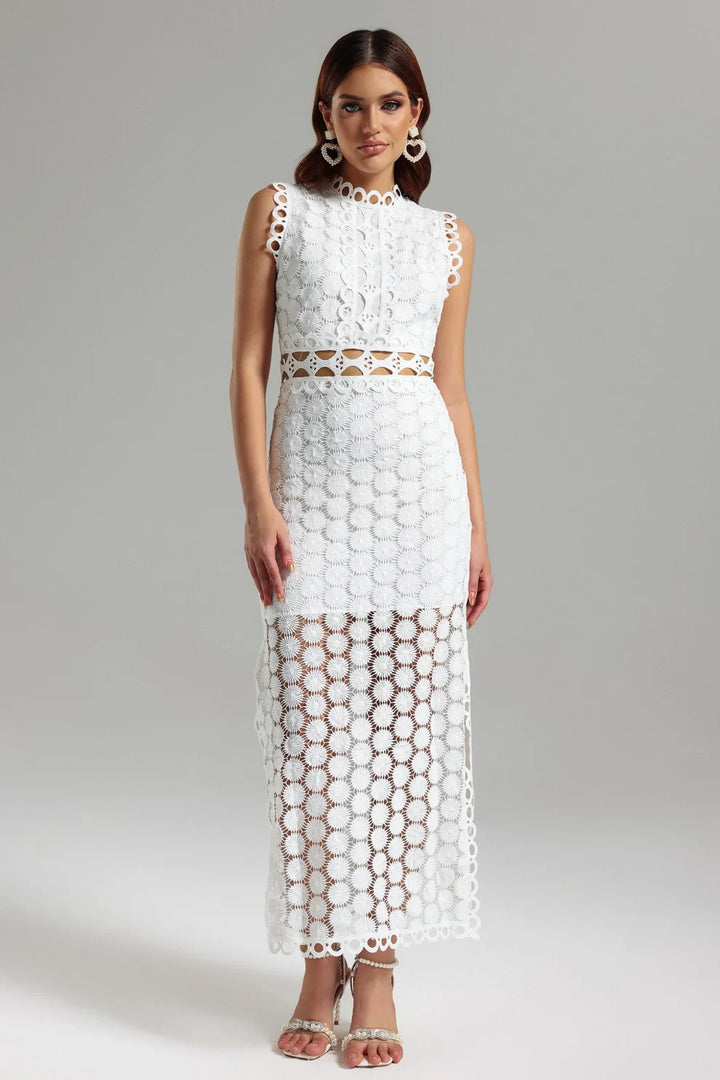 Kvinnes Elegant Blonde Maxi Kjole med Gjennomsiktige Innlegg og Dekorative Volanger Detaljer