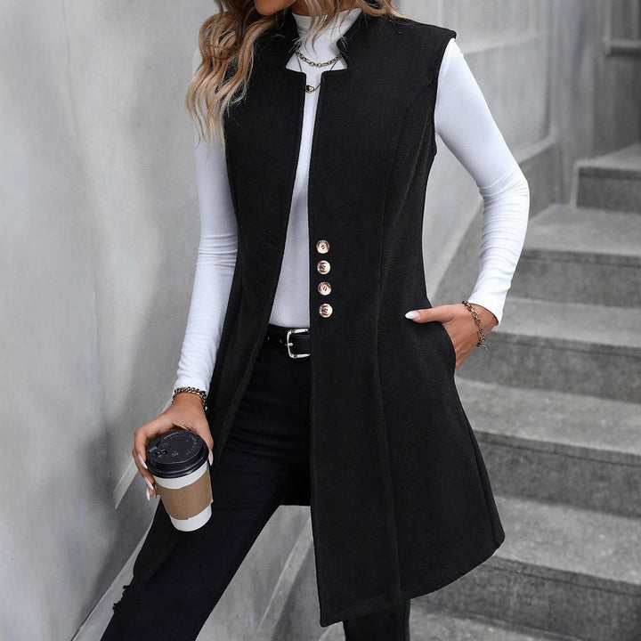Kvinnens elegante vest med knappdetaljer Skjora