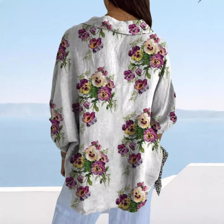 Damebluse i blomsterdesign med skjult knappelukking Skjora