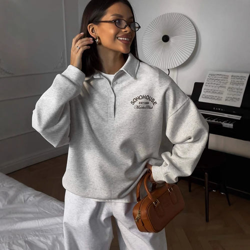 Kvinnes uformelle polo genser med en uformell passform og kontrasterende detaljer Skjora