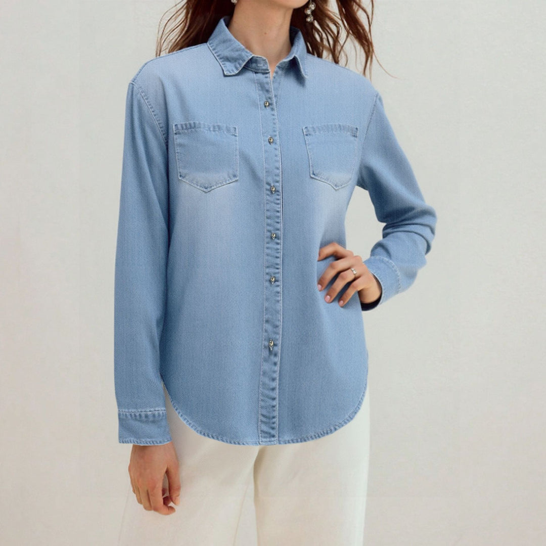 Dame Denim Skjorte med moderne brystlommer og elegant knappestolpe Skjora