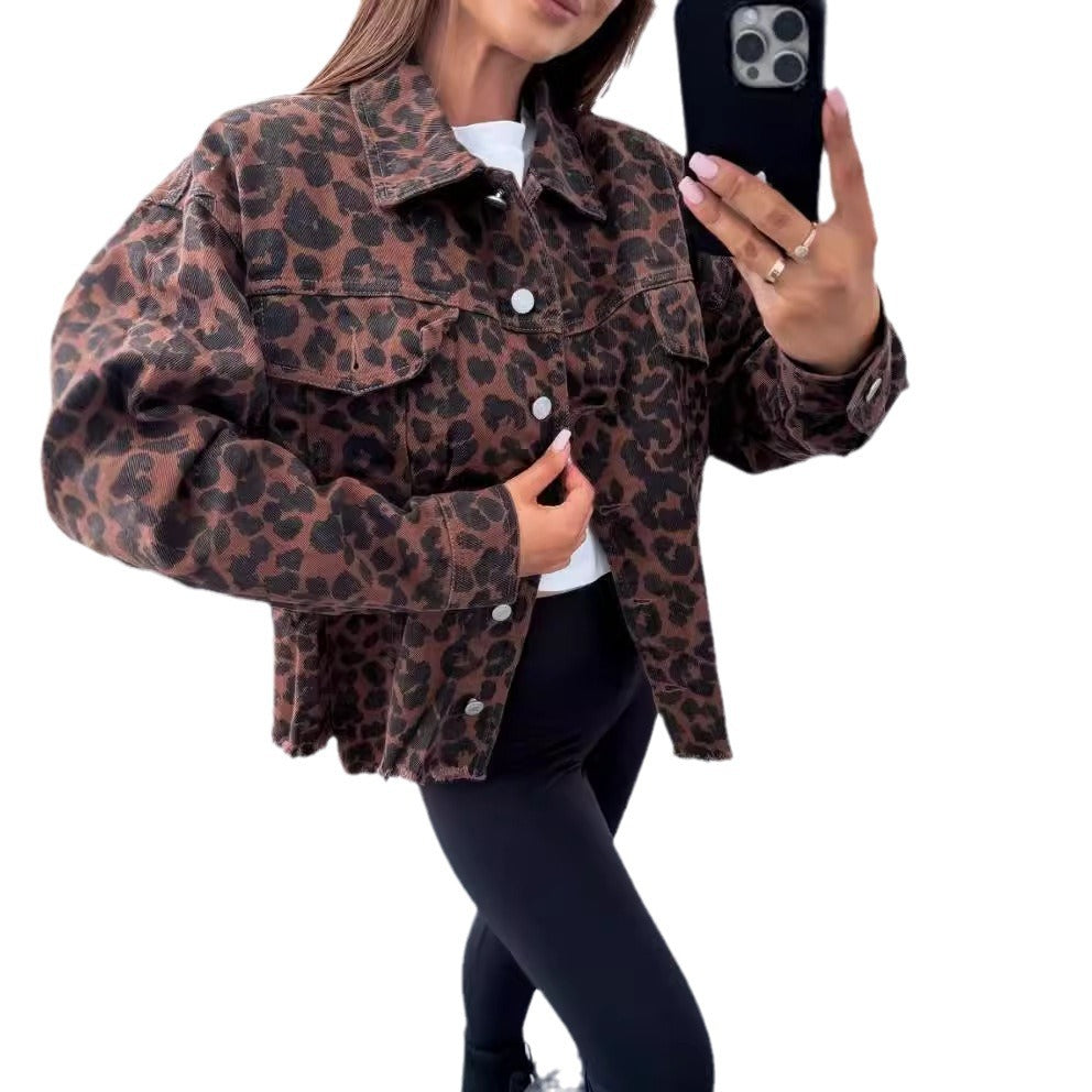 Dames casual denimjakke med dyremønster og frynset hem Skjora