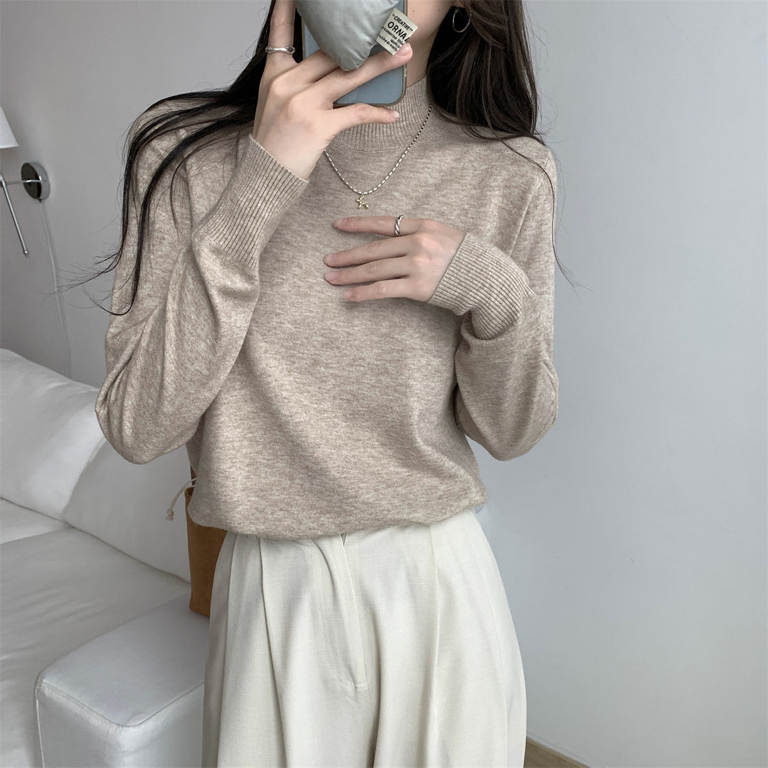 Women's fine-knit sweater with a modern stand-up collar and a relaxed fit Skjora