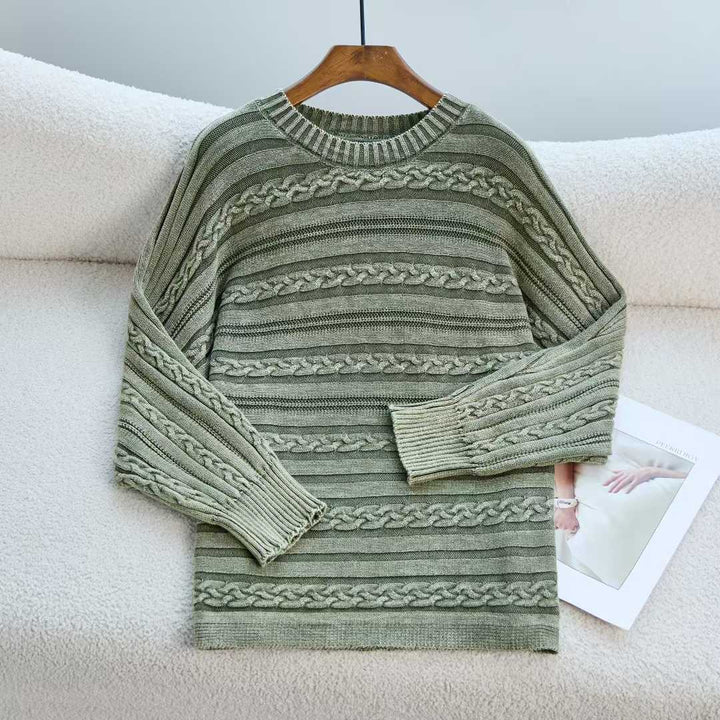 Kvinne strikkegenser med strukturert kabeldesign og moderne cut Skjora
