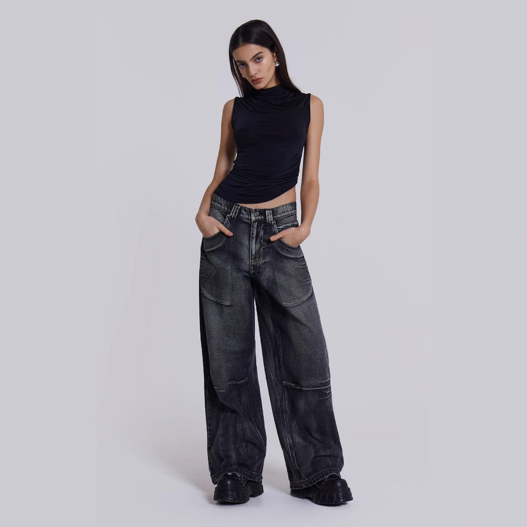 Damer vide jeans med kunstnerisk vinge-design og unike detaljer Skjora