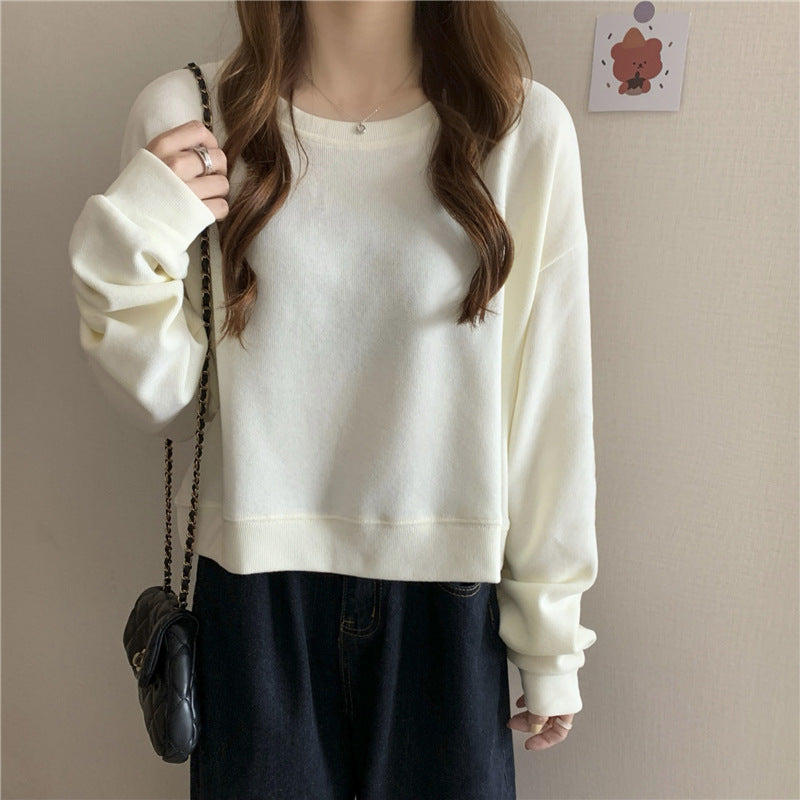 Kvinne casual cropped genser laget av myk bomullsblanding med stilren rund hals Skjora