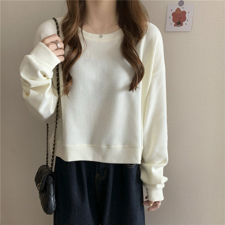 Kvinne casual cropped genser laget av myk bomullsblanding med stilren rund hals Skjora