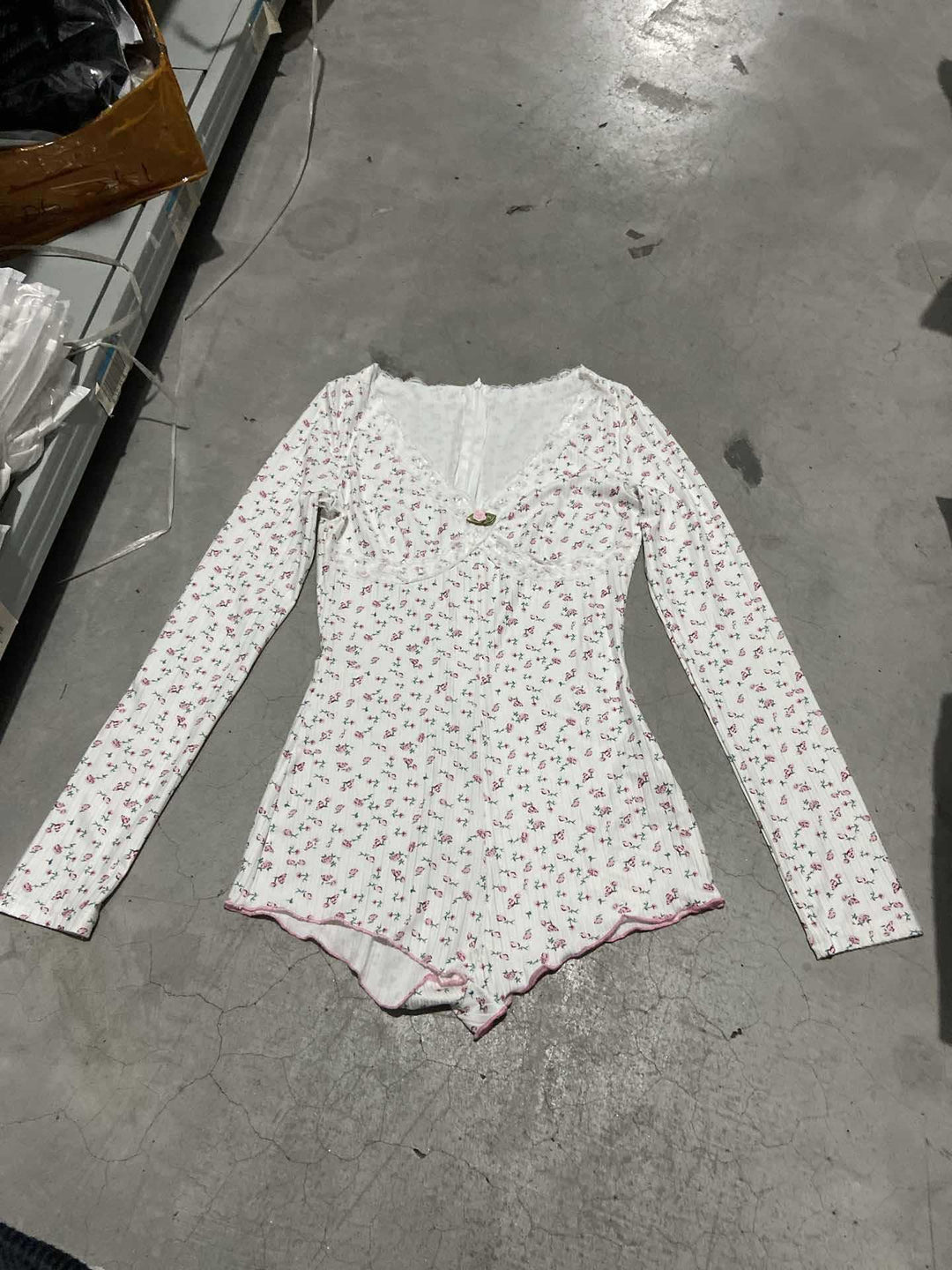 Dame Body med delikate blonde detaljer og blomsterdesign Skjora