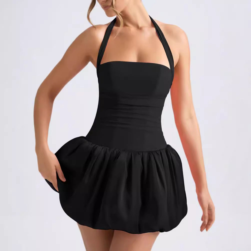 Damekjole med off-shoulder design og avslappet skjørt Skjora