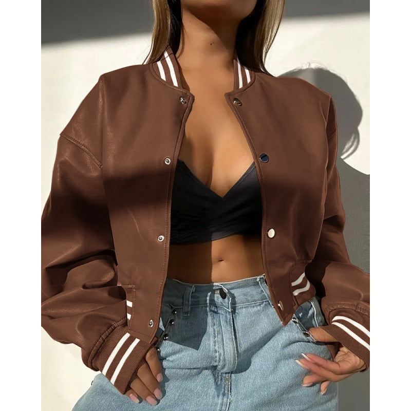 Kvinnelig sporty faux skinnjakke i klassisk varsity stil med striper Skjora