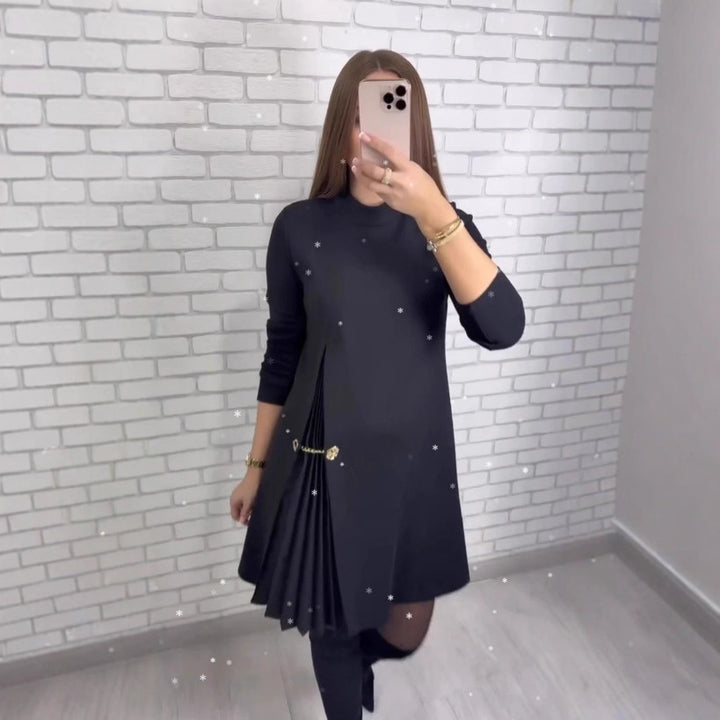 Kvinne elegant kjole med drapering og midjebelte Skjora