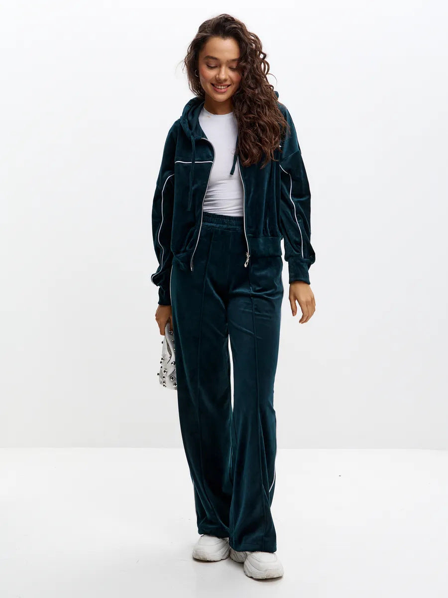 Kvinnelig sporty velour treningsdress med moderne hette og elastisk midjebånd Skjora