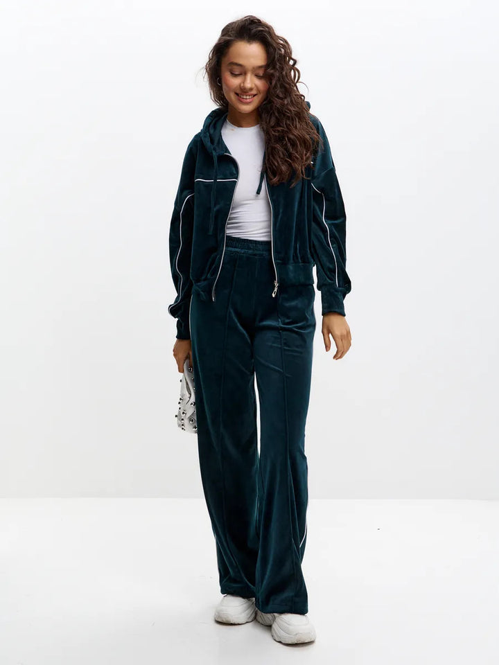 Kvinnelig sporty velour treningsdress med moderne hette og elastisk midjebånd Skjora