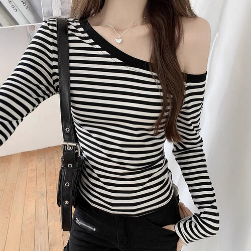 Dame Off-Shoulder topp med moteriktig stripemønster og figurnær passform Skjora