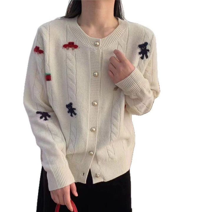 Kvinne cardigan med fargerikt motiv og dekorative knapper Skjora