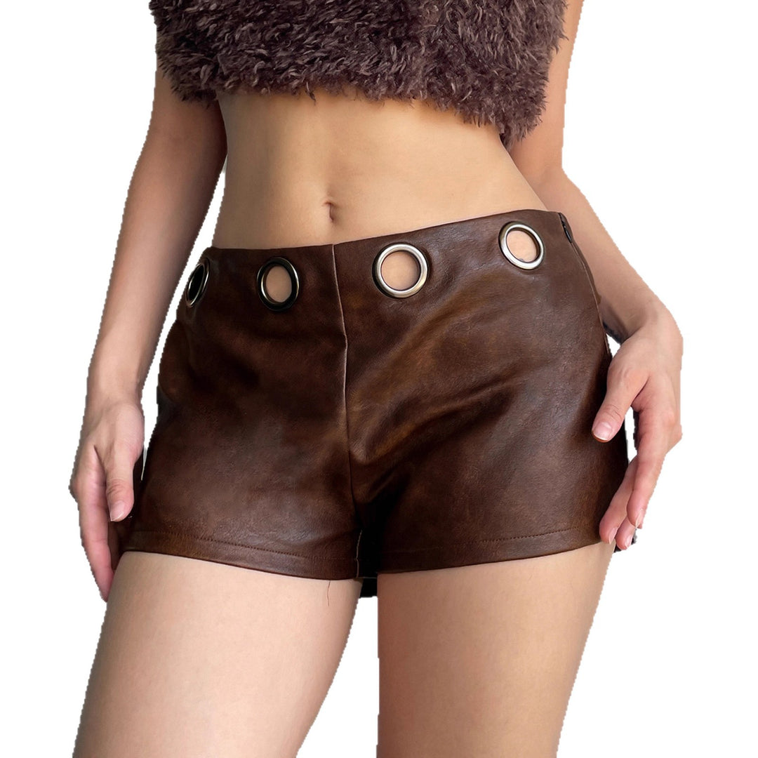 Dame kunstskinn-shorts med dekorative øyer Skjora