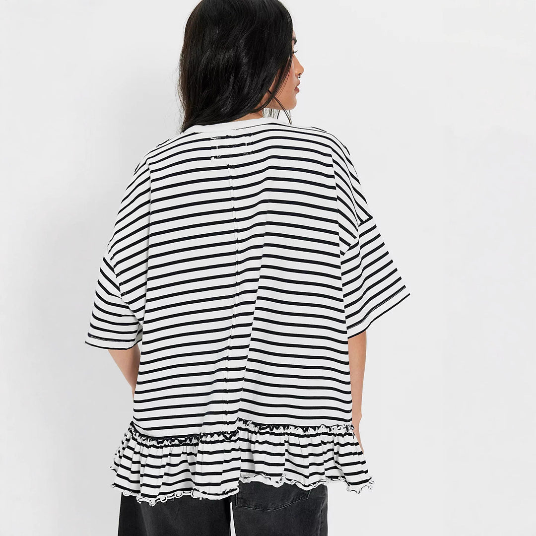 Kvinnenes oversized stripete T-skjorte med volangdetalj Skjora