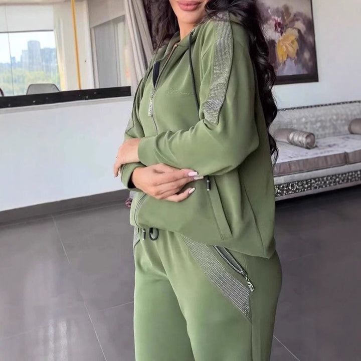 Women's relaxed tracksuit set with a stylish cut and practical pockets Skjora