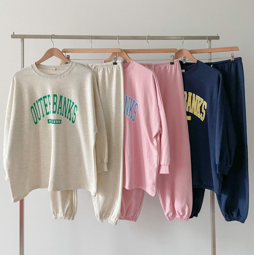 Kvinnens avslappede hettegenser og joggebukser sett med brodert logo Skjora