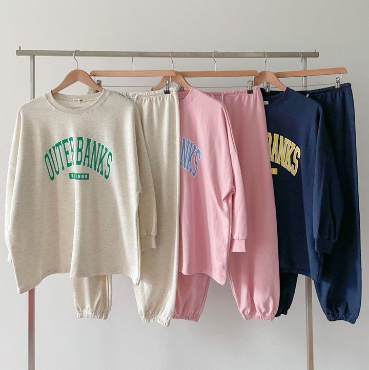 Kvinnens avslappede hettegenser og joggebukser sett med brodert logo Skjora