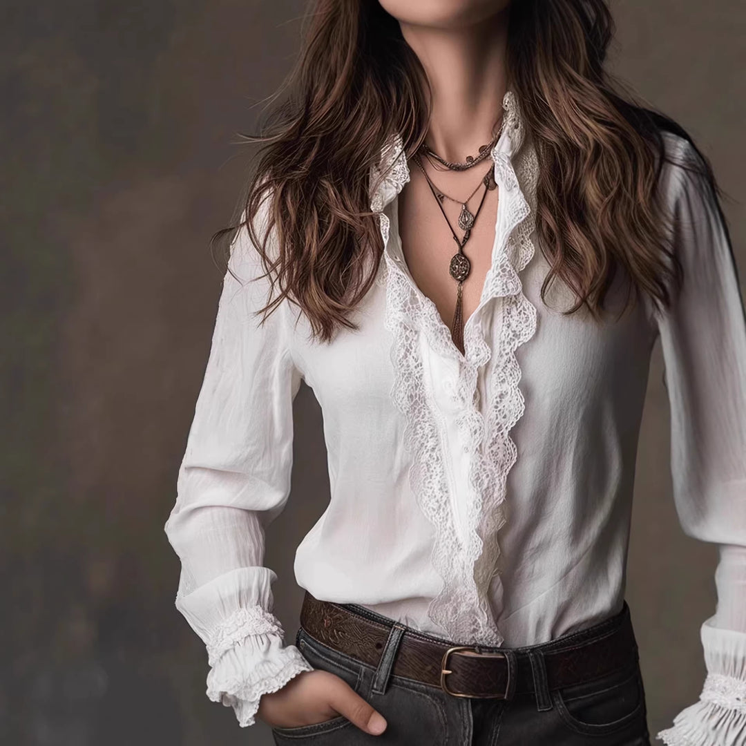 Dame elegant bluse med volangdetaljer og spisskant Skjora