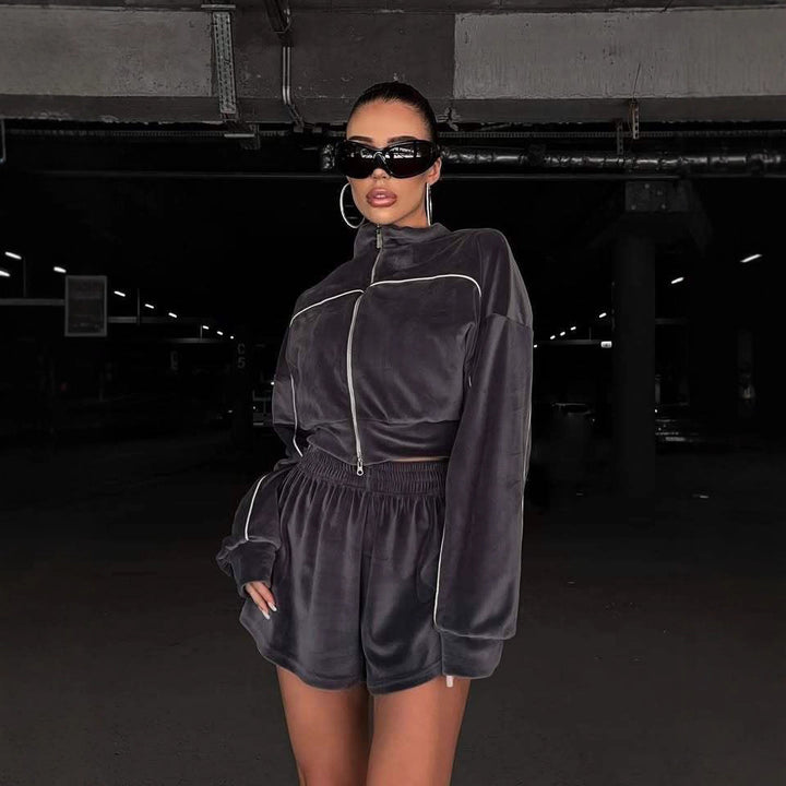 Kvinne loungewear sett med komfortable shorts og oversized topp Skjora