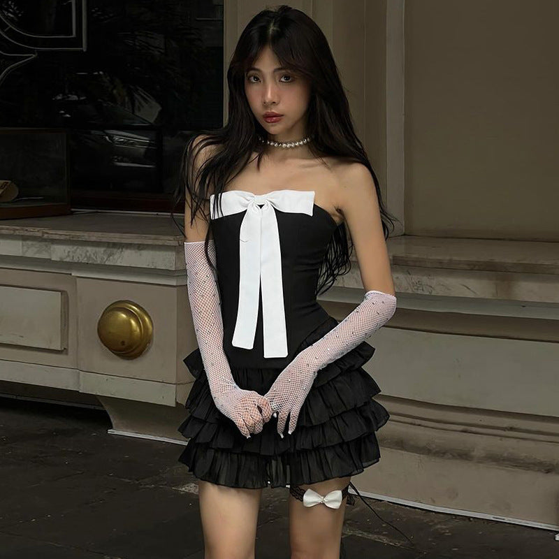 Damer elegant omslagskjole med voluminøse volangdetaljer og midjebånd Skjora