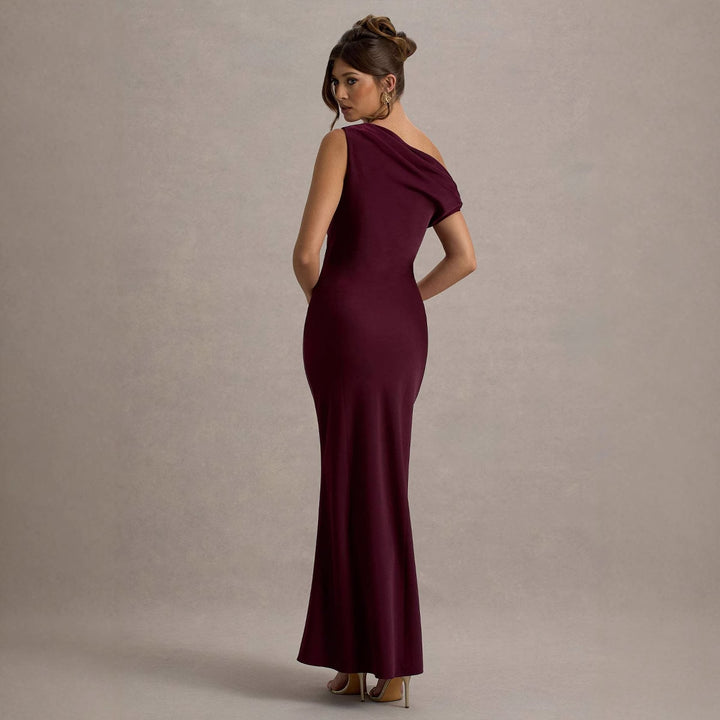 Kvinne elegant, off-the-shoulder maxi kjole med flytende snitt og volanger Skjora
