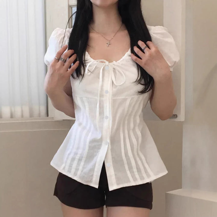 Dame Elegant bluseoverdel med ruffle-detaljer og figurtilpasset silhuett Skjora