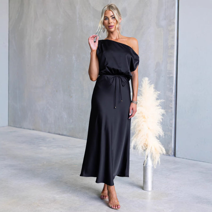 Dames Maxi Kjole med Av-Skulder Design og Elastisk Livband Skjora