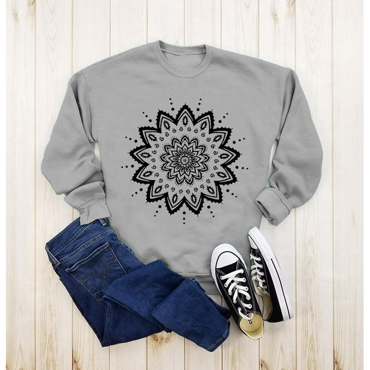 Kvinne sweatshirt med kreativ mandala design og avslappet snitt Skjora