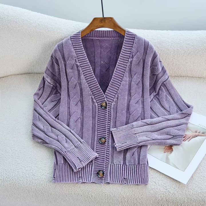 Kvinnes chunky strikk cardigan med V-hals og dekorativ kabelformet mønster Skjora