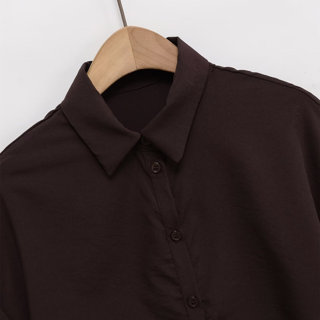 Dame kortermet bluse med knutedetalj og elegant snitt Skjora