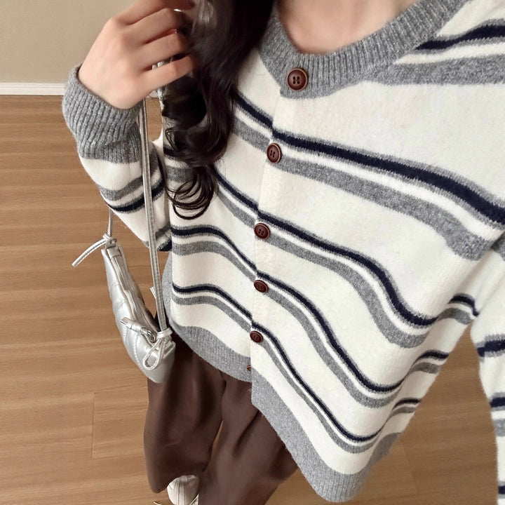 Damer fashionable knapp cardigan med stripete mønster Skjora