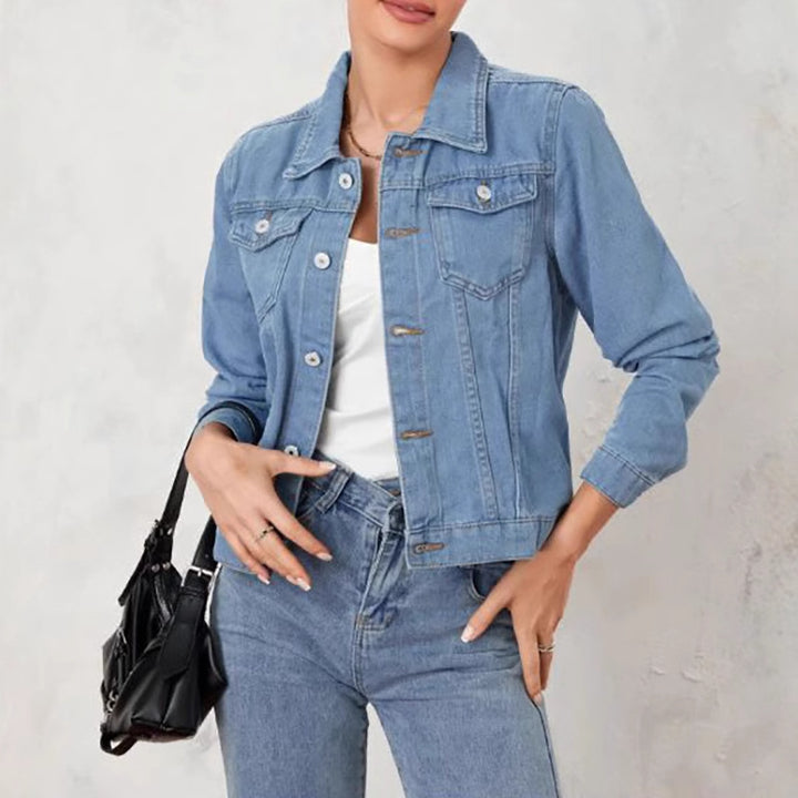 Kvinnes denimjakke i et klassisk-modernes design med en tilpasset silhuett Skjora