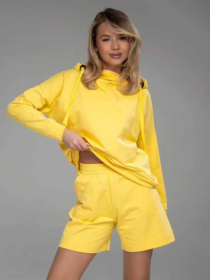 Kvinne casual hettegensere med en løs passform og komfortable shortser Skjora