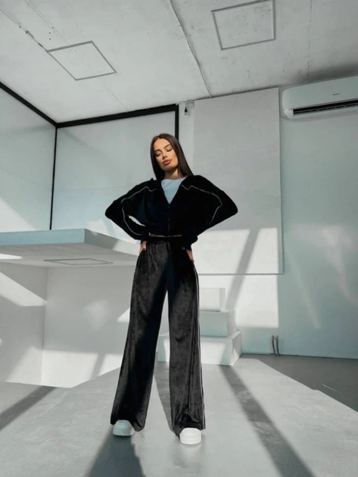 Kvinners sporty velour loungewear-set med kort hettegenser og vide ben Skjora