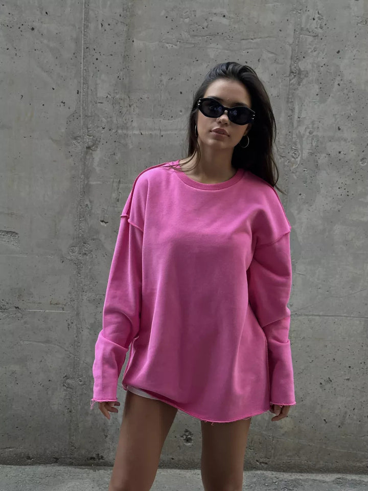 Kvinnens uformelle oversized pullover med stilige detaljer og frynset kant Skjora