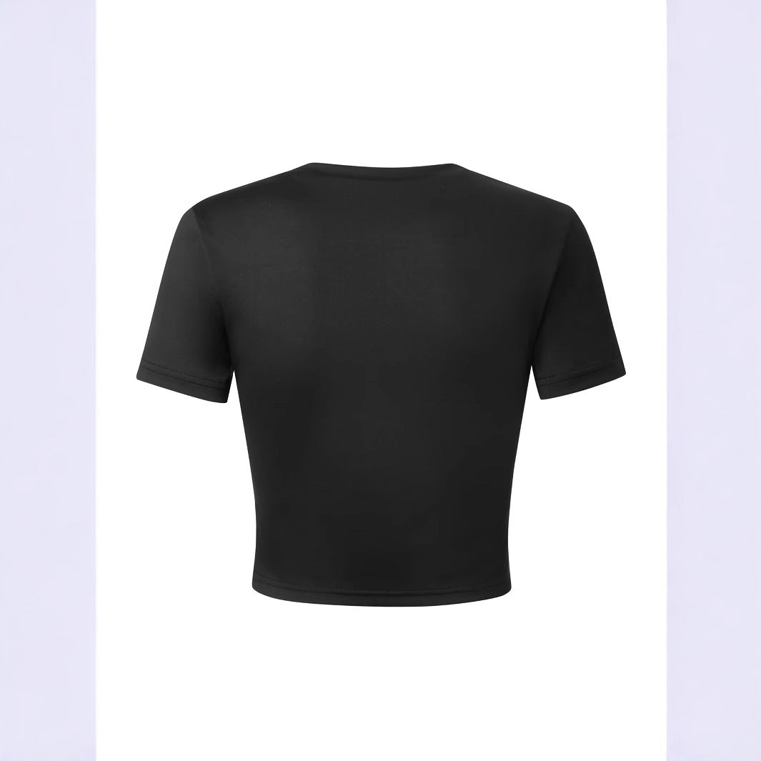 Dame Crop-Shirt med iøynefallende typografisk design Skjora